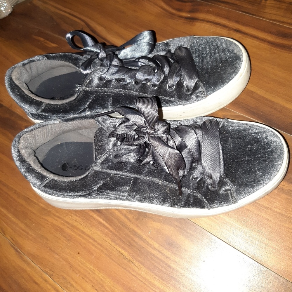 Fashion tennis shoes